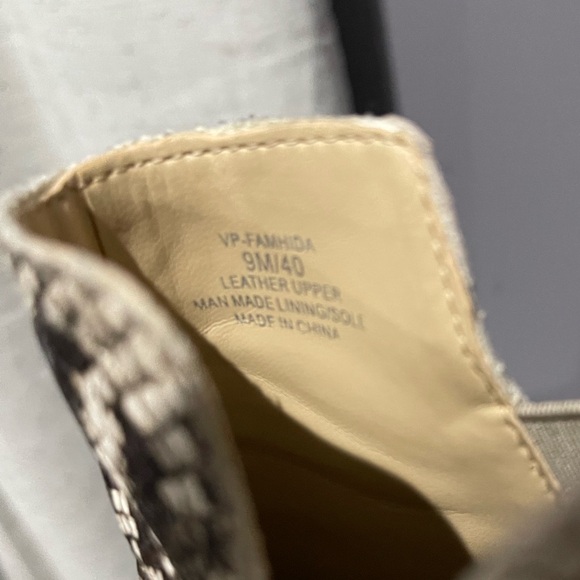 Vince Camuto boots excellent used condition worn once. - Picture 8 of 10